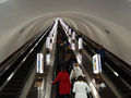 Ruchome schody na stacji Arsenalna ( © AMY / Wikimedia Commons / CC-BY-SA-3.0)