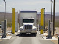 Ciężarówka skanowana detektorem promieniowania - Stany Zjednoczone (fot. National Nuclear Security Administration / Nevada Site Office)