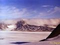 Wał fenowy nad grzbietem Sofiekammen (Spitsbergen).