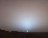 Wschód Słońca na Marsie. (www.nasa.gov)