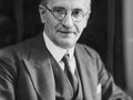 Prof. Jan Łukasiewicz (1878 –1956) – matematyk, logik i filozof, opracował system logiczny zwany Notacją Polską, który stał się podstawą opracowania Odwróconego Systemu Notacji (RPN, ang. Reverse Polish Notation). Źródło: Ilustrowany Kurier Codzienny 11/1935, http://www.audiovis.nac.gov.pl/obraz/97484/0207c1bdd1bc17a8a73b93052b522107/, za: http://pl.wikipedia.org/wiki/Plik:Jan_%C5%81ukasiewicz.jpg

