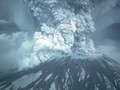 Erupcja wulkanu Mount St. Helens, 18 maja 1980 roku (fot. USGS/Cascades Volcano Observatory)