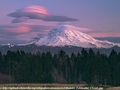 Altocumulus Lenticularis nad Mt. Rainier w stanie Waszyngton, USA